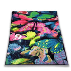 Kolekcja PLAY to bogactwo kolorów i wzorów. Taki dywan z pewnością będzie mocnym dodatkiem do Twojego wnętrza.